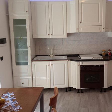 Entire Flat, Independent Entrance, 20 Mins To Bgy - Bergamo Milan Airport Apartman Nembro Kültér fotó