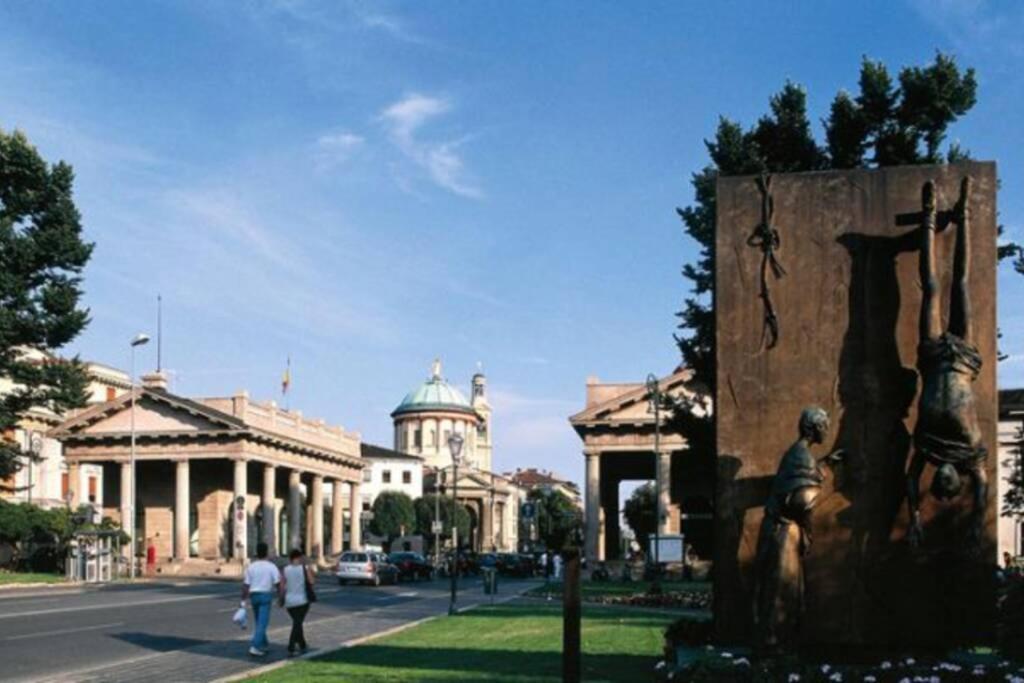 Entire Flat, Independent Entrance, 20 Mins To Bgy - Bergamo Milan Airport Apartman Nembro Kültér fotó