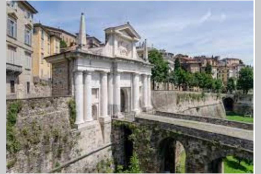 Entire Flat, Independent Entrance, 20 Mins To Bgy - Bergamo Milan Airport Apartman Nembro Kültér fotó