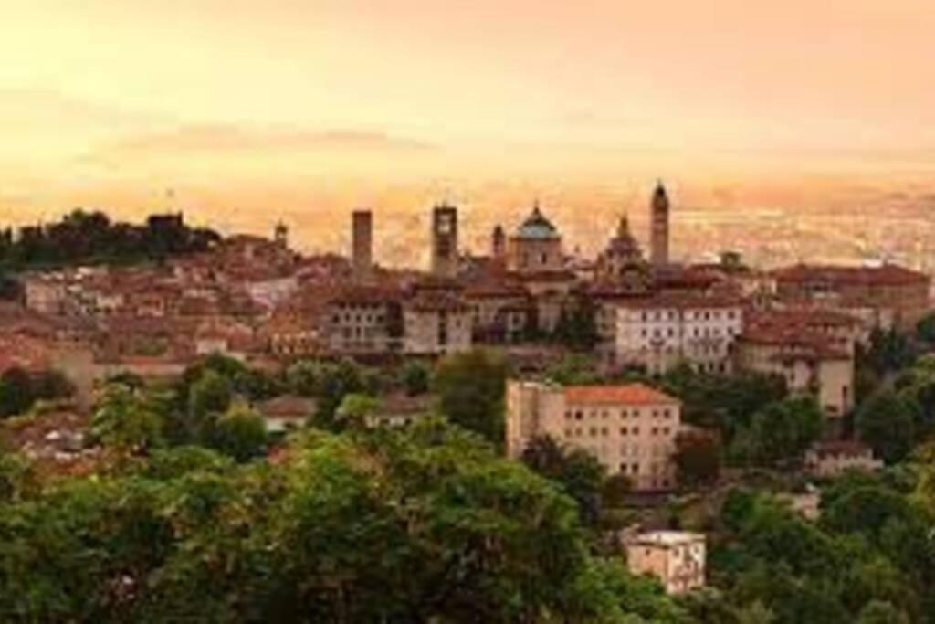 Entire Flat, Independent Entrance, 20 Mins To Bgy - Bergamo Milan Airport Apartman Nembro Kültér fotó